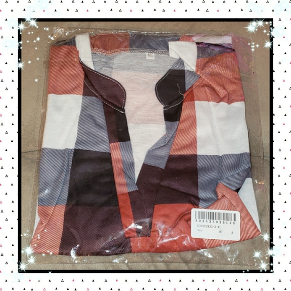 ‼️CLEARANCE PRICE FIRM‼️HP⭐Red Plaid V Neck Short Sleeve Top - Picture 2 of 4
